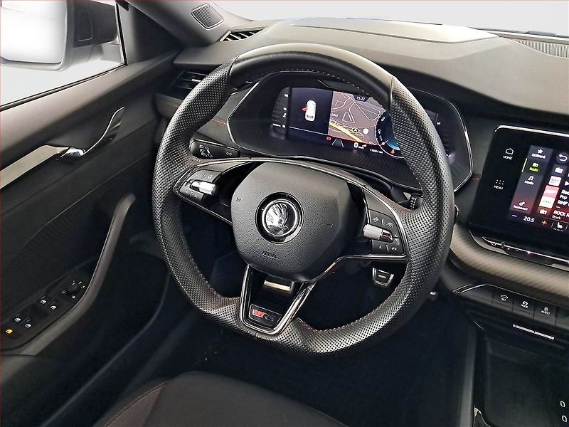Škoda Octavia (2023) RS 2.0 TSI - fotka 27 z 32