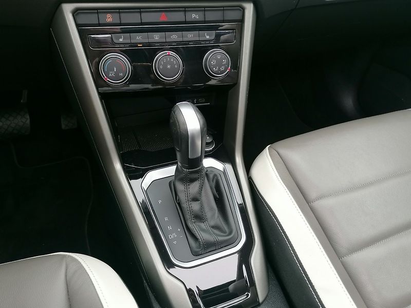 Volkswagen T-Roc (2021) 1.5 TSi DSG 110kW Pano,Kůže - fotka 12 z 29