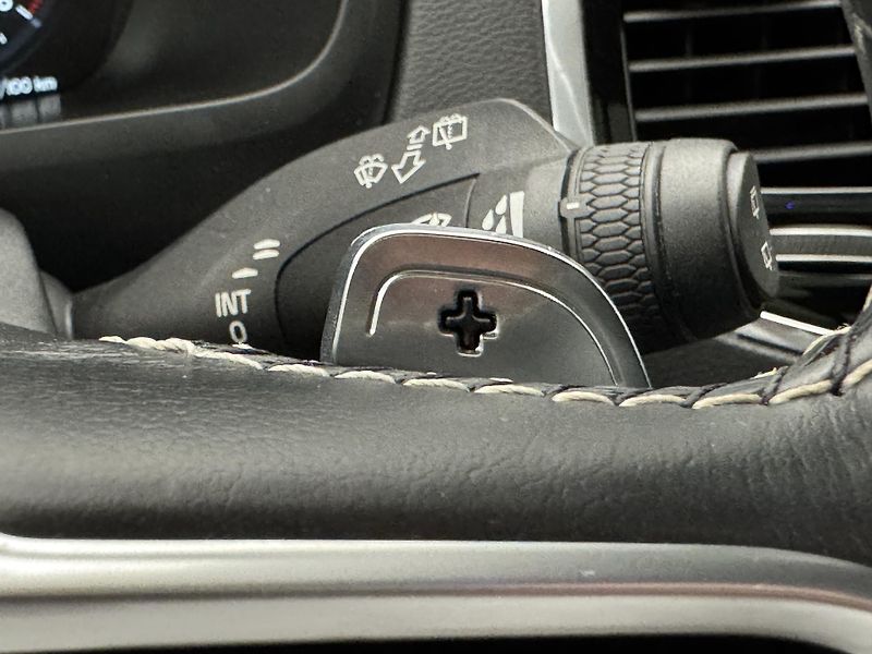 Volvo XC90 B5 AWD R-DESIGN AUT - fotka 36 z 53