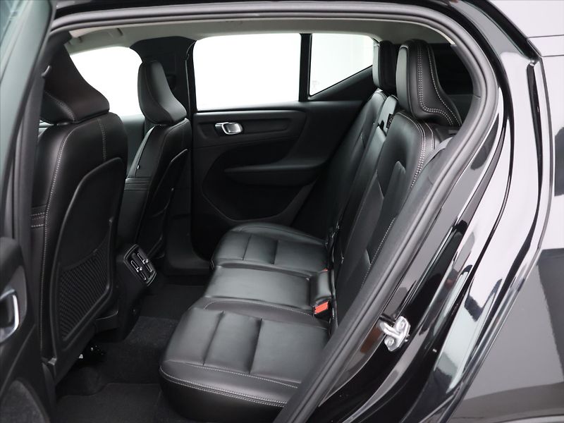 Volvo XC40 2,0 D3 110kW Aut. Inscription - fotka 14 z 32