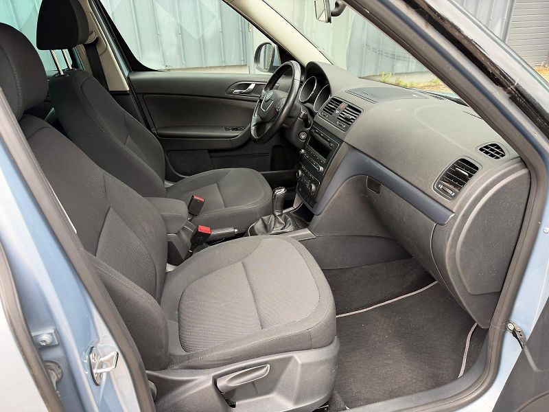 Škoda Yeti  2,0 TDI servis.k + sada pneu  - fotka 17 z 31