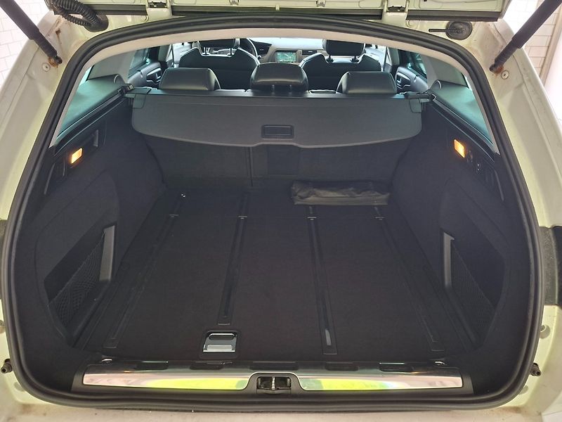 Citroën C5 (2011) TOURER 2.0HDi 120kW AUT - fotka 35 z 49