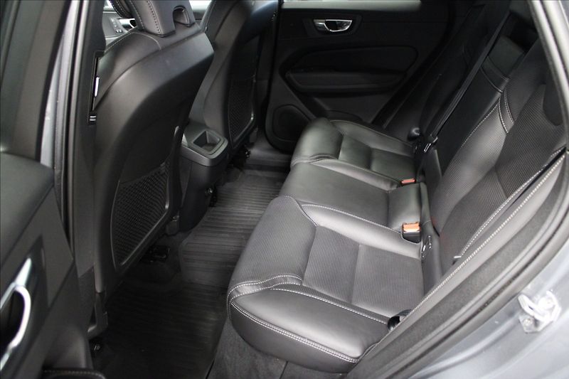 Volvo XC60 2,0 B4 AWD CZ PŮVOD - fotka 12 z 37