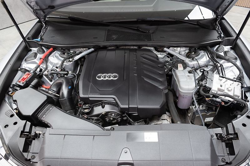 Audi A6 45TFSI 4x4*DESIGN*DPH*ČR 1.MAJ - fotka 40 z 47