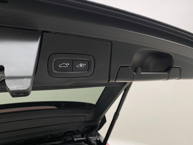 Volvo XC60 B5 AWD INSCRIPTION AUT  - fotka 34 z 51
