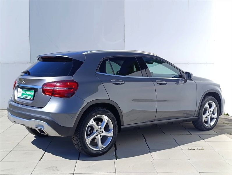 Mercedes-Benz GLA 2,2 200d Kamera Navi Kůže LED - fotka 6 z 38