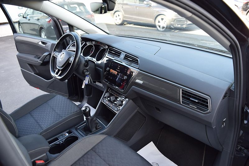 Volkswagen Touran (2018) 1.5TSI 110kw ED. JOIN LED NAVI - fotka 34 z 44