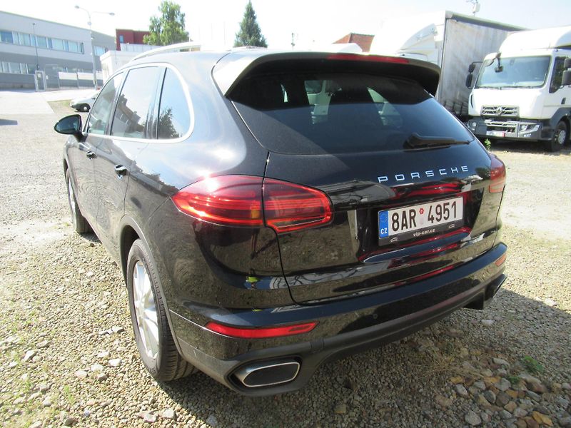 Porsche Cayenne (2015) - fotka 3 z 13