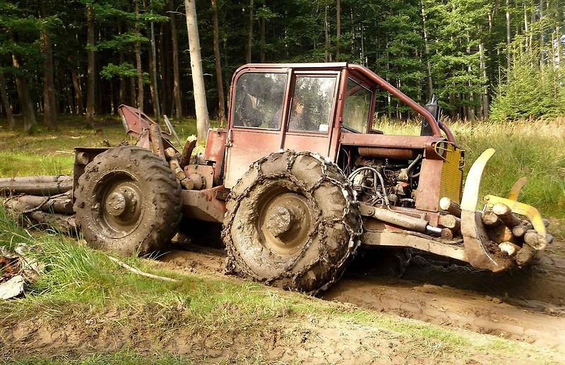 Lakatoš - LKT 80 vyfotografovaný nedaleko přehradní vodní nádrže Fláje na Mostecku.