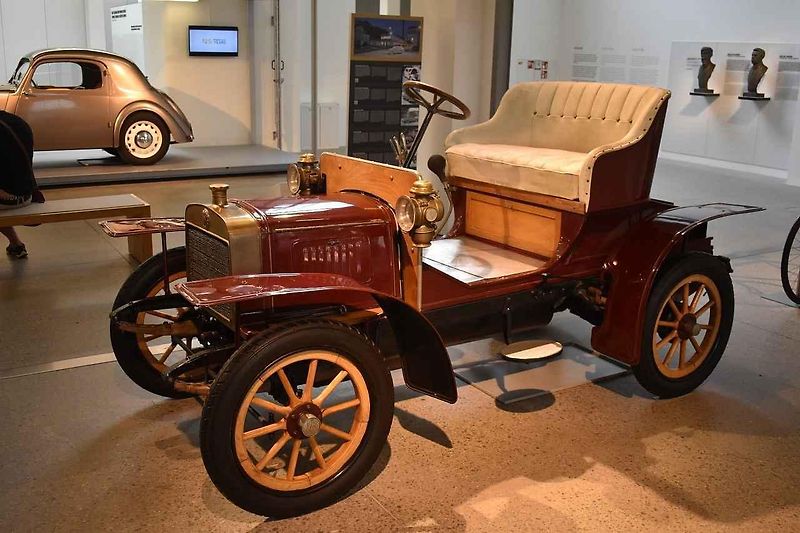 Designová socha na výstavě ve Škoda Muzeu