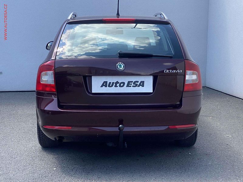 Škoda Octavia (2011) 1.2 TSi, Ambition, DSG, TZ - fotka 5 z 17