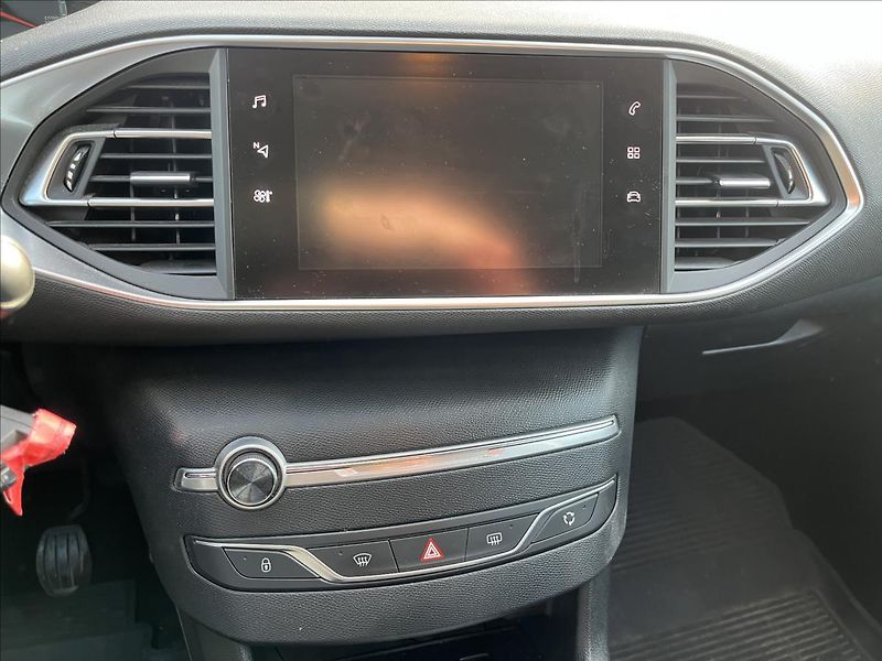 Peugeot 308 1,5 HDi STYLE KLIMA TAŽNÉ ALU - fotka 15 z 40