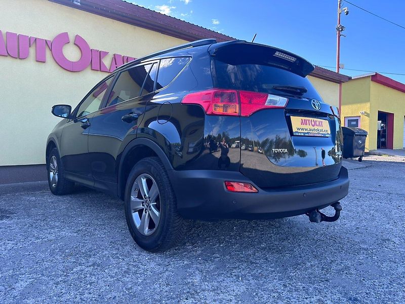 Toyota RAV4 (2015) 2.0i 4x4/Tažné/Kamera/Tempomat - fotka 5 z 28