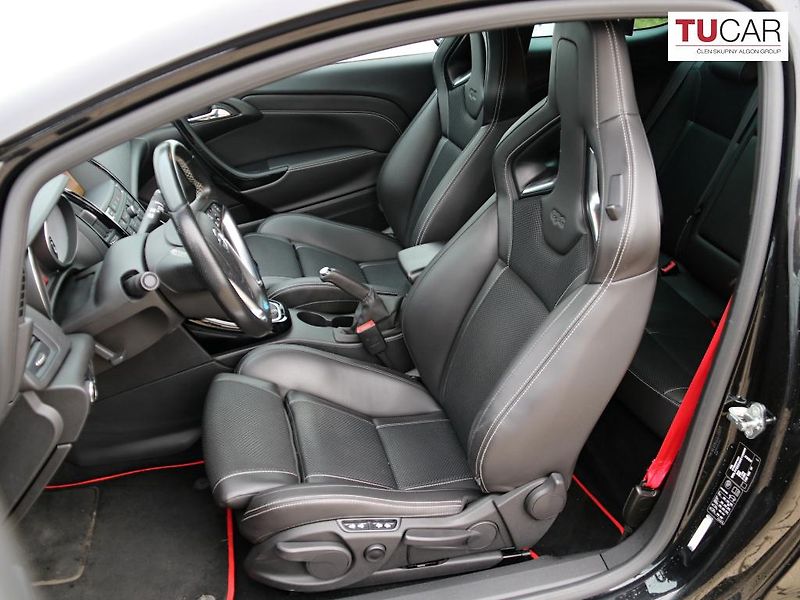 Opel Astra (2017) 2.0 Turbo GTC  - fotka 8 z 21