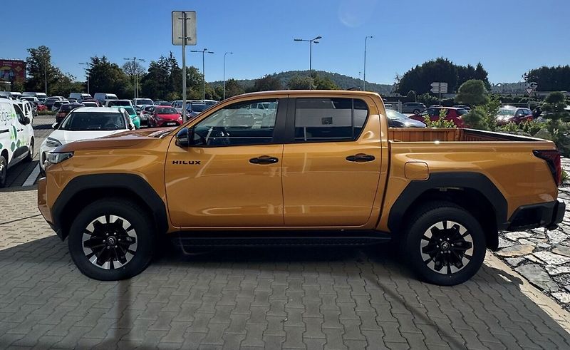 Toyota Hilux 2.8L Diesel 4x4 MHEV 48V AT6 - fotka 6 z 11