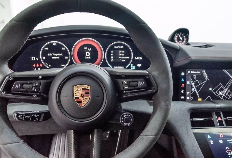Porsche Taycan GTS Sport Turismo Burm HuD Inn - fotka 21 z 26