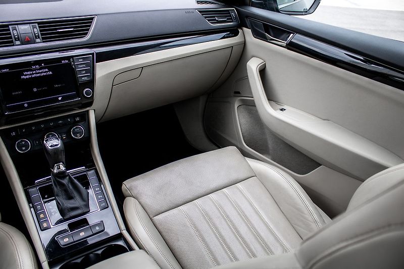 Škoda Superb Laurin Klement - fotka 17 z 44