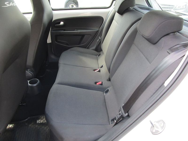 Volkswagen up! 1,0MPI - 48KW - NOVÁ STK - fotka 13 z 25