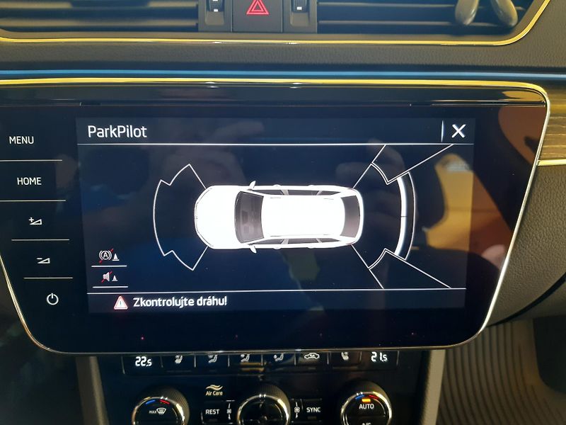 Škoda Superb 2.0 TDI Combi STYLE +  - fotka 15 z 31
