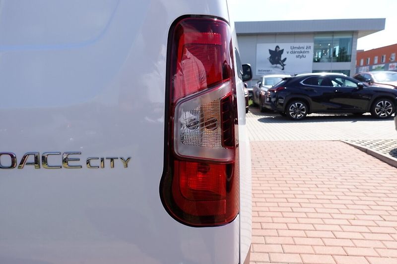 Toyota ProAce City 1.5D-4D 100 4D Panel Van Short - fotka 22 z 23