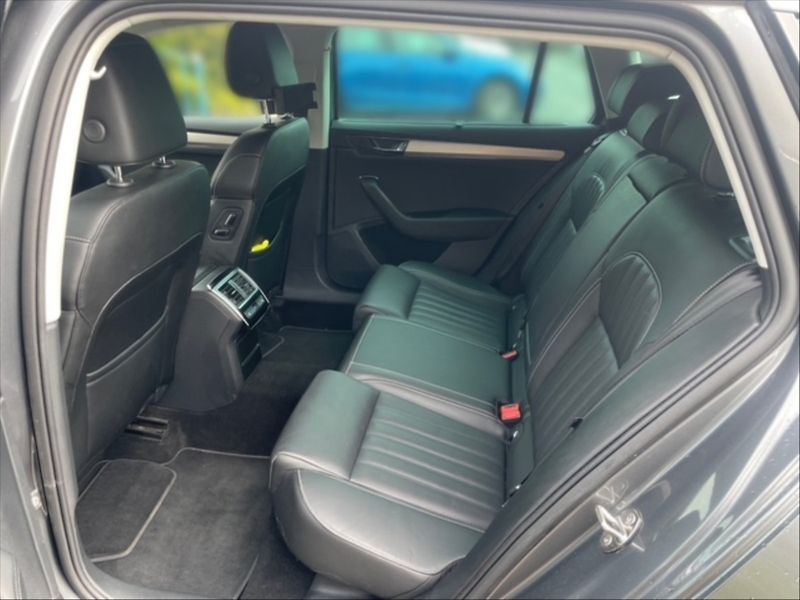 Škoda Superb 2,0 TDI 147 L&K Combi DSG - fotka 8 z 11