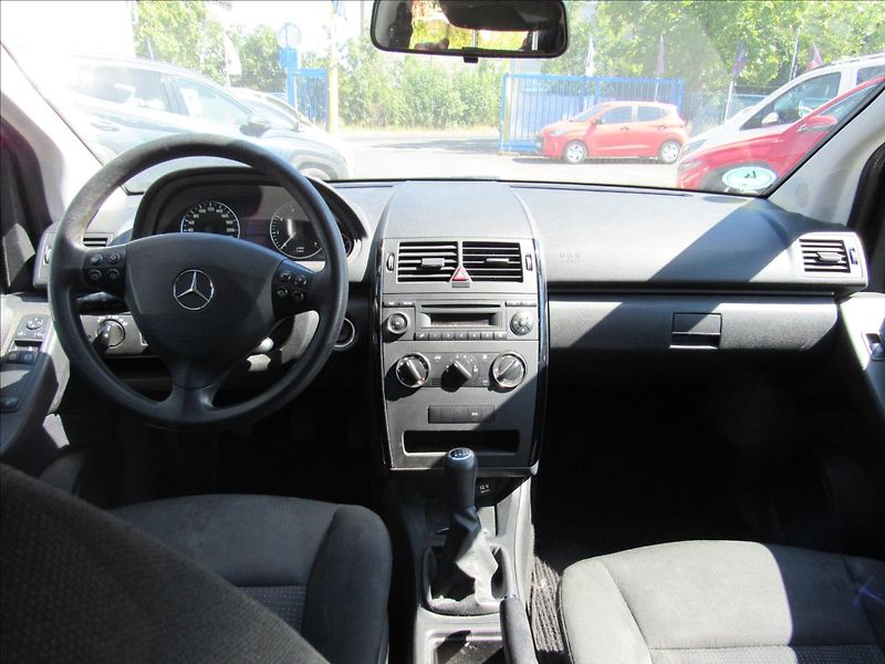Mercedes-Benz Třídy A 1,5 A 150 Jupiterrot 70KW - fotka 11 z 24