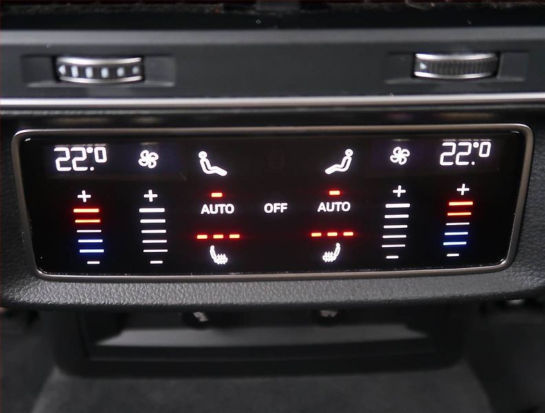 Audi Q8 (2021) 50 TDI - fotka 24 z 24