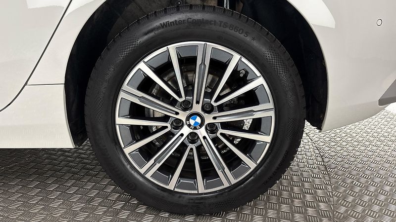 BMW Řada 2 1.5 218i - fotka 19 z 30