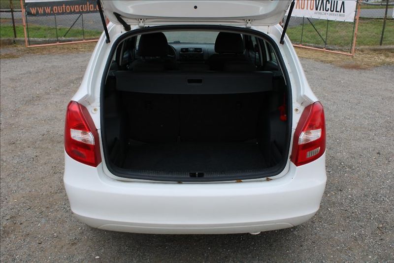 Škoda Fabia 1,6 TDi  KLIMA, STK 10/2028 - fotka 13 z 20