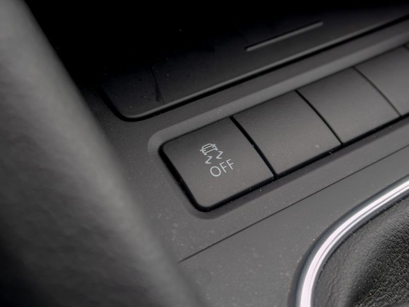 Volkswagen Golf (2012) 1.6TDI 77KW – SERVIS - fotka 18 z 46