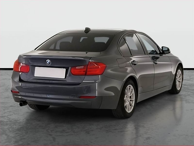 BMW Řada 3 (2013) Edition Sport 320 i - fotka 5 z 24