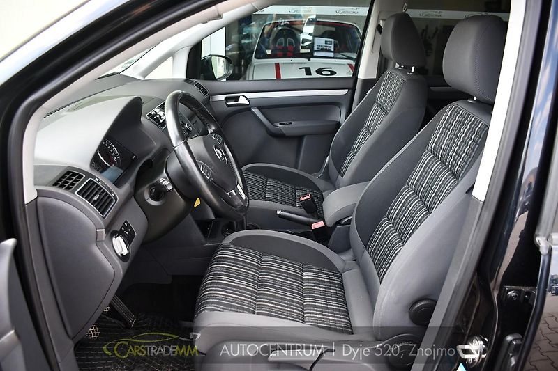 Volkswagen Touran 2.0TDi CROSS NAVI VÝHŘEV - fotka 11 z 48
