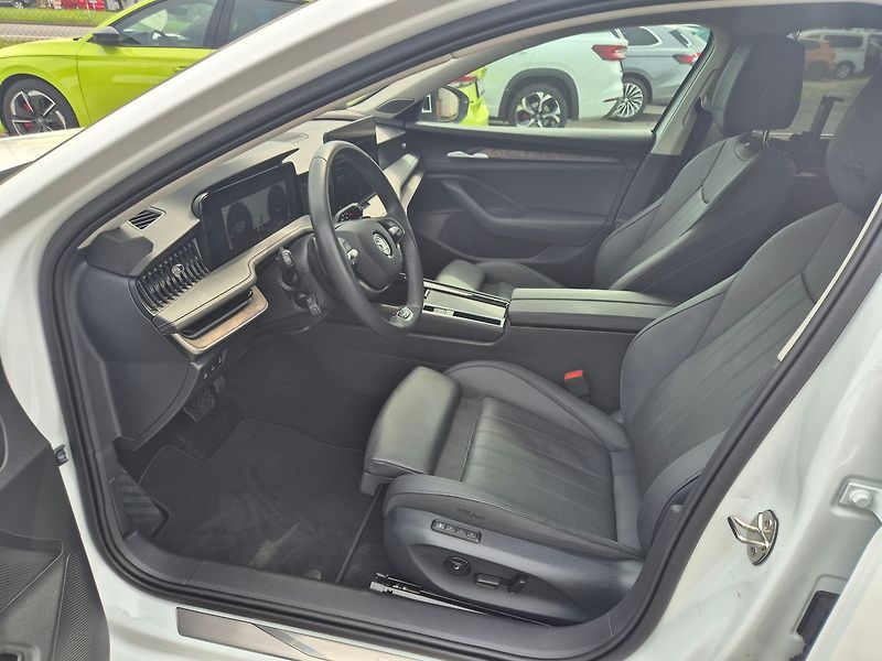 Škoda Superb Combi 2,0 TDI DSG 4x4 142 kW L - fotka 9 z 41