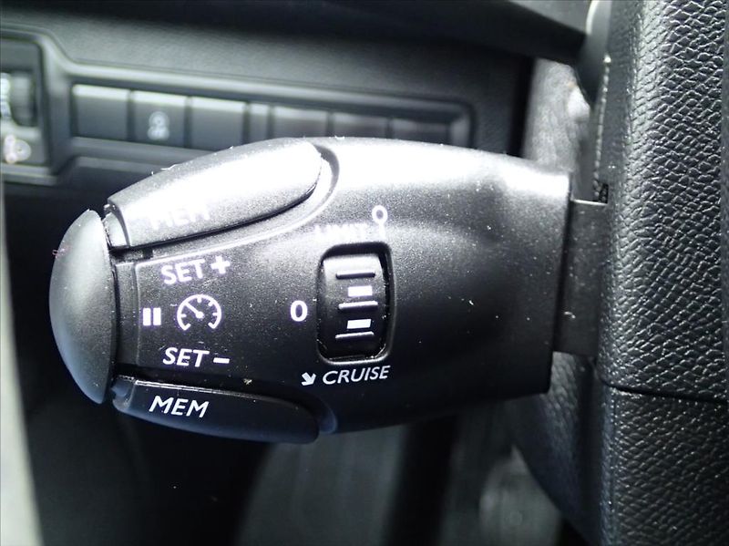 Peugeot 308 1,2 PureTech 81kw,Po SERVISU!! - fotka 14 z 29