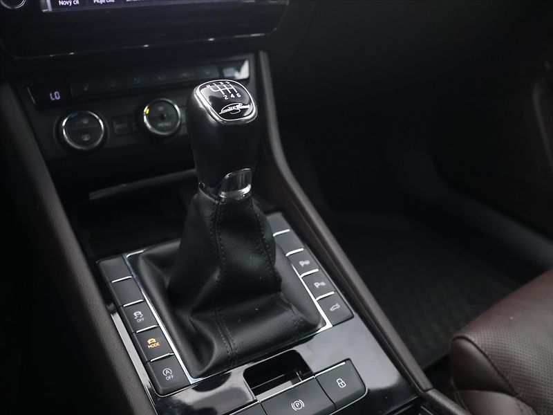 Škoda Superb 2,0 TDI 140kW L&K Navi CZ - fotka 20 z 30