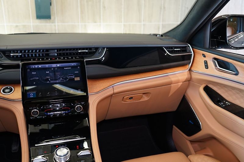 Jeep Grand Cherokee Summit Reserve L - fotka 35 z 71