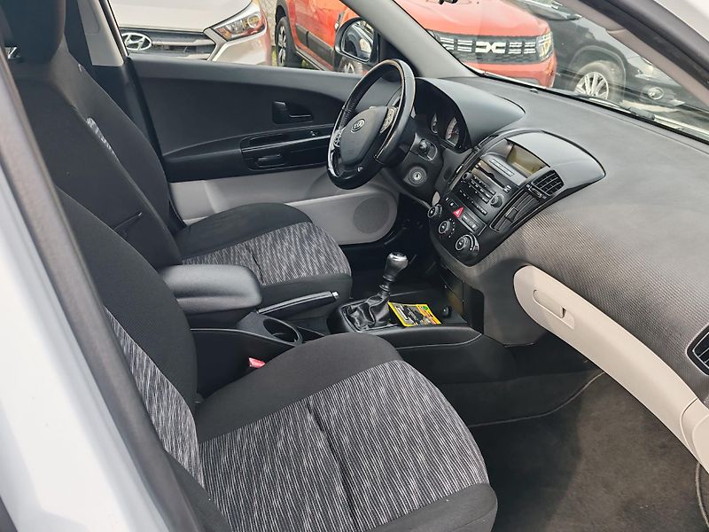 Kia Ceed 1.4 - fotka 19 z 26