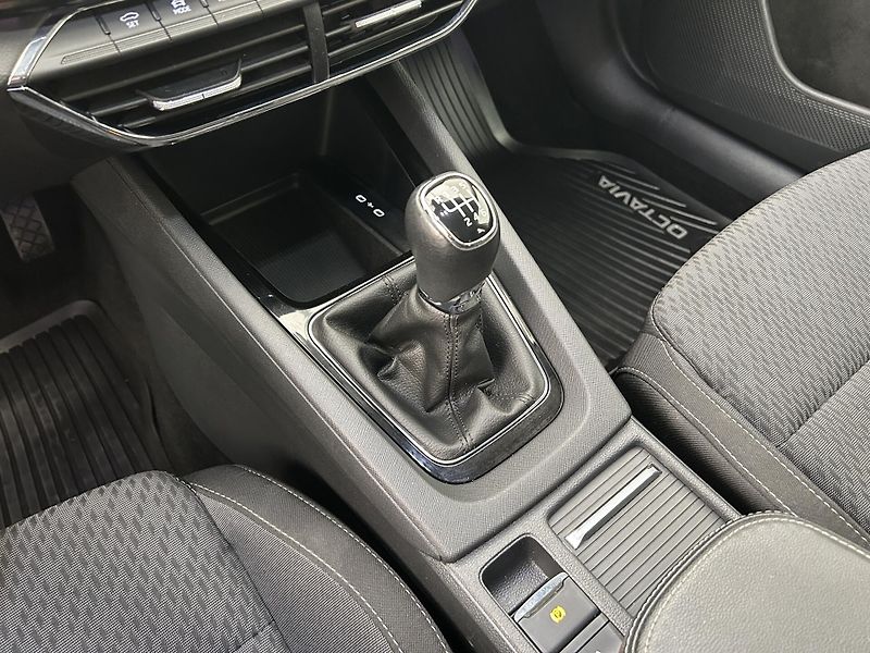 Škoda Octavia 2.0 TDI Style Plus - fotka 14 z 25