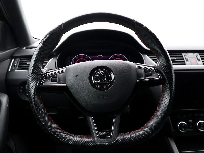 Škoda Octavia RS 2.0 TSI 180kW Challenge - fotka 19 z 32
