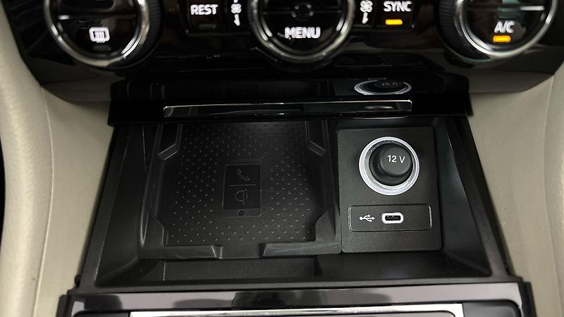 Škoda Superb 2.0 TDI DSG 4x4 L&K - fotka 26 z 32