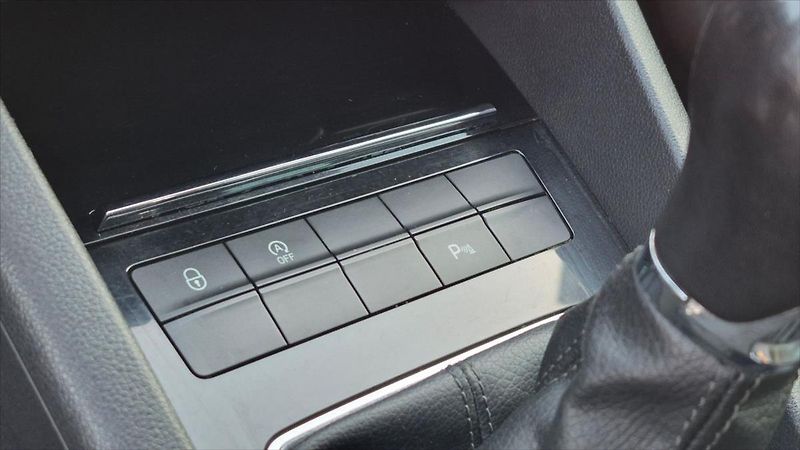 Škoda Octavia 1,5 TSI 110Kw STYLE ČR DPH - fotka 16 z 23