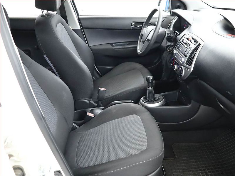 Hyundai i20 (2014) 1.2, ČR,1.maj - fotka 7 z 10
