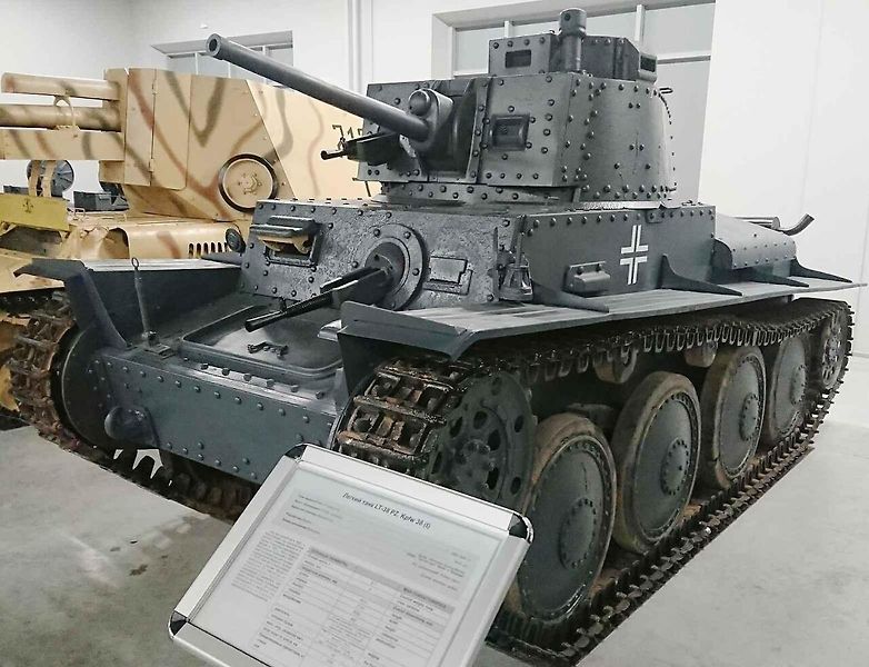Ve své době asi za jeden z nejlepších lehkých tanků na světě LT vz.38. Do služby v předválečné československé armádě se bohužel nikdy nedostal. Tento stroj je exponátem muzea v Lešanech.