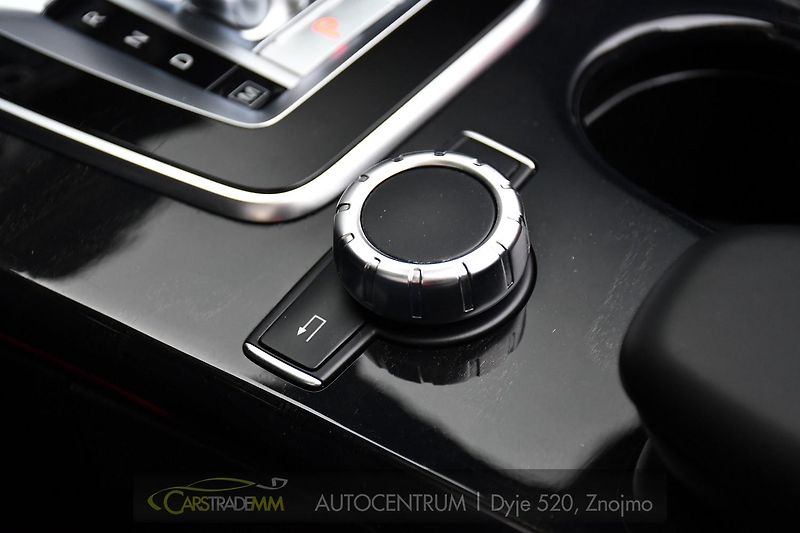 Mercedes-Benz SLC 43 AMG  - fotka 35 z 57