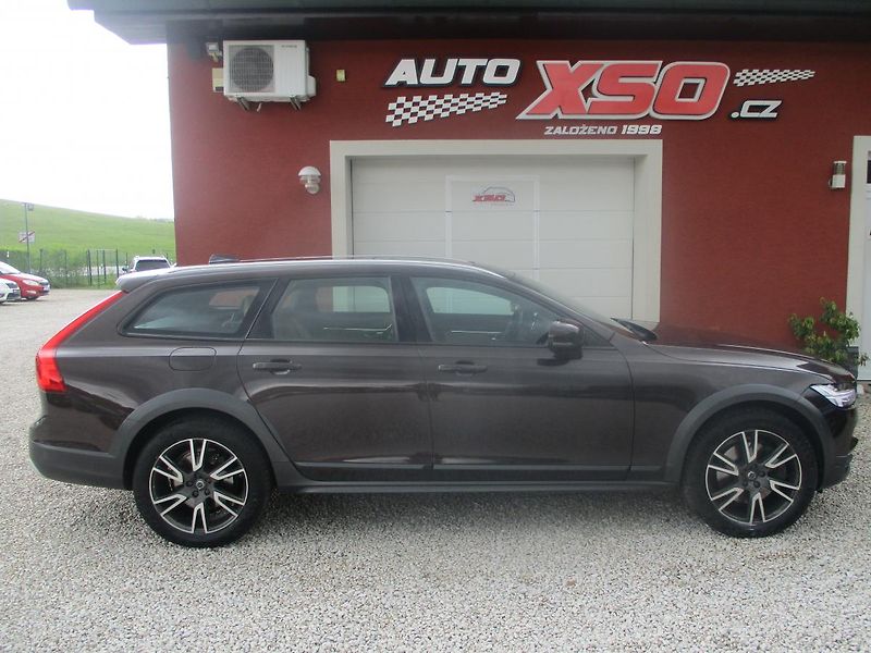 Volvo V90 T6 CROSS COUNTRY PRO 246kW - fotka 2 z 47