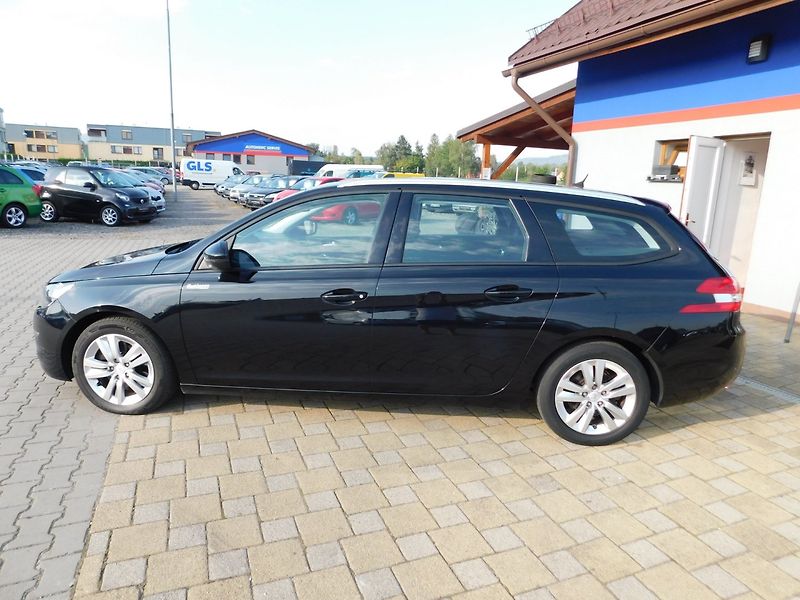 Peugeot 308 (2015) KOMBI 2.0 HDi - fotka 6 z 37