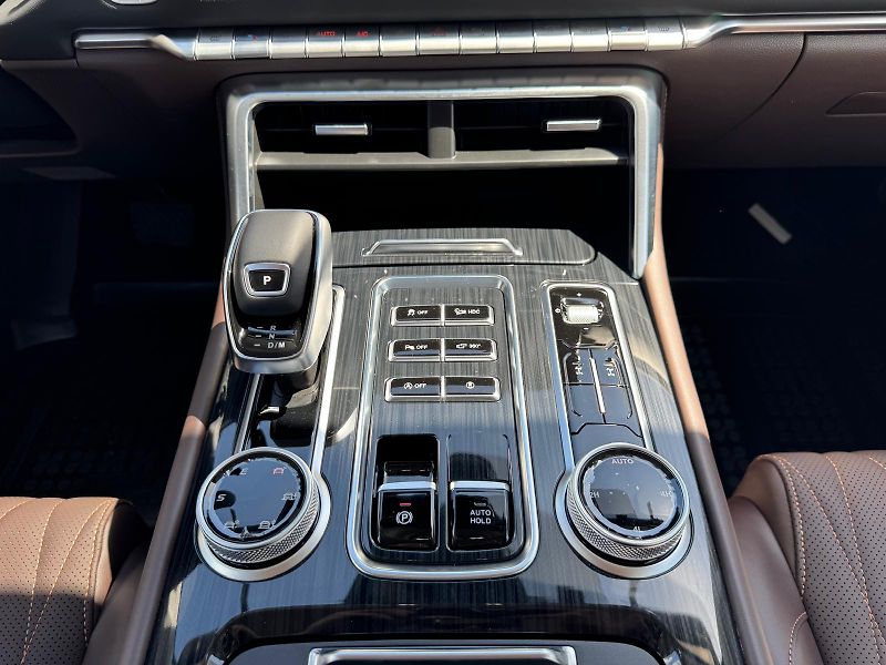 Foton Tunland V7 (2026) Luxury 4x4 48V MHEV - fotka 33 z 39