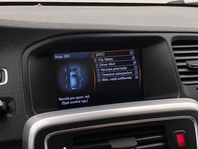 Volvo S60 D3 SUMMUM AUT  - fotka 39 z 46
