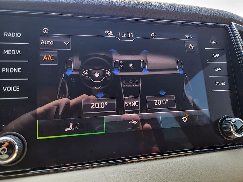 Škoda Karoq 2.0 TDi 110kW DSG 4x4 STYLE - fotka 15 z 48