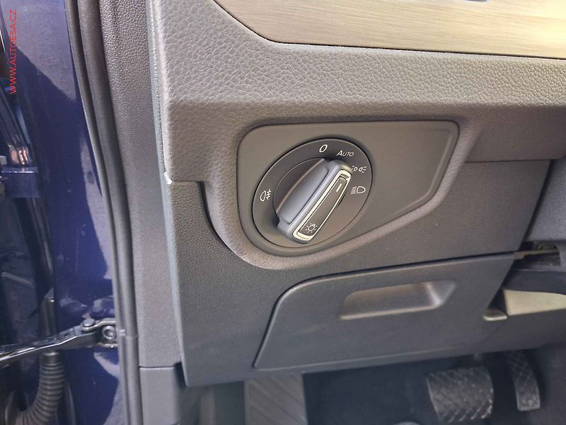 Volkswagen Touran (2024) 2.0 TDi, 2.maj,ČR, DSG, LED - fotka 15 z 20